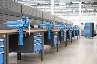 Insgesamt 74 Werkbänke wurden von B+H an Aurubis geliefert Insgesamt 74 Werkbänke wurden von B+H an Aurubis geliefert