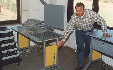 1995 - Workline - Die ersten höhenverstellbaren Arbeitsplatzsysteme 1995 - Workline - Die ersten höhenverstellbaren Arbeitsplatzsysteme