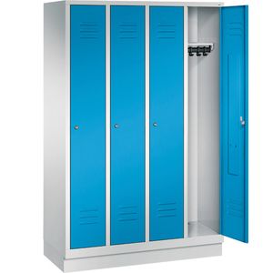 Wardrobe lockers with base